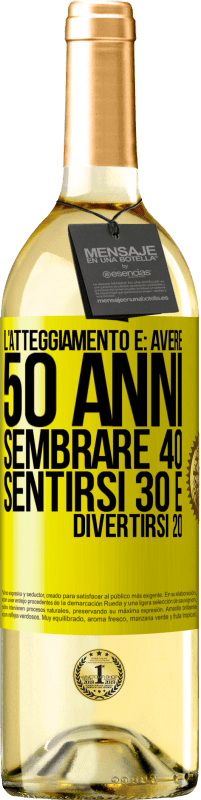 29,95 € Spedizione Gratuita | Vino bianco Edizione WHITE L'atteggiamento è: avere 50 anni, sembrare 40, sentirsi 30 e divertirsi 20 Etichetta Gialla. Etichetta personalizzabile Vino giovane Raccogliere 2025 Verdejo