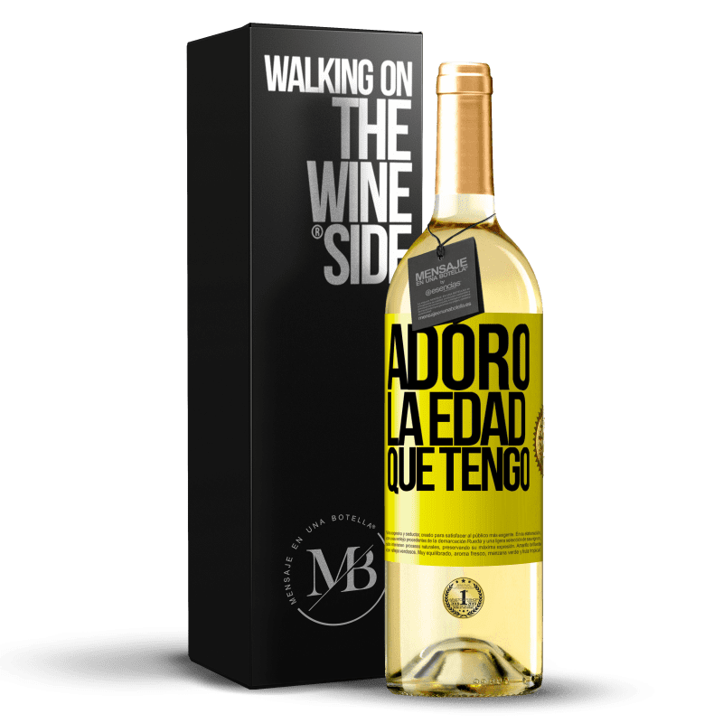 29,95 € Envío gratis | Vino Blanco Edición WHITE Adoro la edad que tengo Etiqueta Amarilla. Etiqueta personalizable Vino joven Cosecha 2023 Verdejo