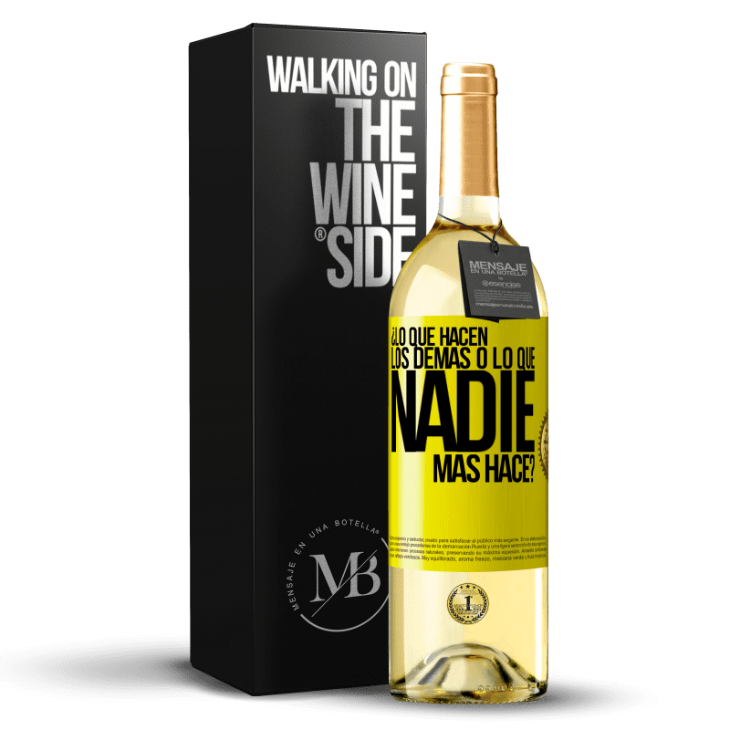 29,95 € Envío gratis | Vino Blanco Edición WHITE ¿Lo que hacen los demás o lo que nadie más hace? Etiqueta Amarilla. Etiqueta personalizable Vino joven Cosecha 2024 Verdejo