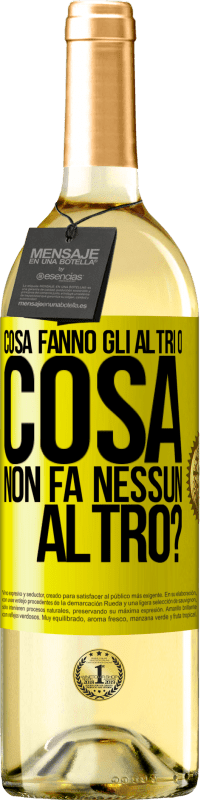 Spedizione Gratuita | Vino bianco Edizione WHITE Cosa fanno gli altri o cosa non fa nessun altro? Etichetta Gialla. Etichetta personalizzabile Vino giovane Raccogliere 2023 Verdejo