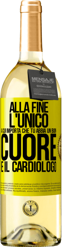 Spedizione Gratuita | Vino bianco Edizione WHITE Alla fine, l'unico a cui importa che tu abbia un buon cuore è il cardiologo Etichetta Gialla. Etichetta personalizzabile Vino giovane Raccogliere 2023 Verdejo