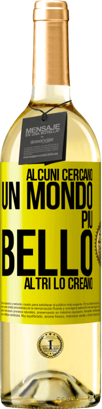 29,95 € Spedizione Gratuita | Vino bianco Edizione WHITE Alcuni cercano un mondo più bello, altri lo creano Etichetta Gialla. Etichetta personalizzabile Vino giovane Raccogliere 2024 Verdejo