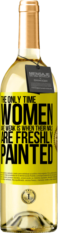 «Женщины становятся слабыми только тогда, когда их ногти только что накрашены» Издание WHITE