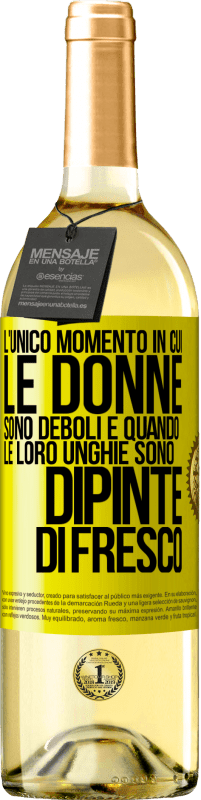 29,95 € Spedizione Gratuita | Vino bianco Edizione WHITE L'unico momento in cui le donne sono deboli è quando le loro unghie sono dipinte di fresco Etichetta Gialla. Etichetta personalizzabile Vino giovane Raccogliere 2023 Verdejo