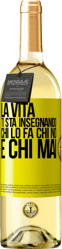 29,95 € Spedizione Gratuita | Vino bianco Edizione WHITE La vita ti sta insegnando chi lo fa, chi no e chi mai Etichetta Gialla. Etichetta personalizzabile Vino giovane Raccogliere 2025 Verdejo