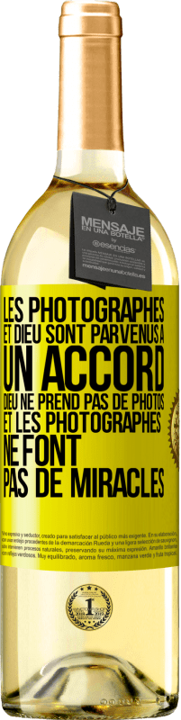 Envoi gratuit | Vin blanc Édition WHITE Les photographes et Dieu sont parvenus à un accord. Dieu ne prend pas de photos et les photographes ne font pas de miracles Étiquette Jaune. Étiquette personnalisable Vin jeune Récolte 2023 Verdejo