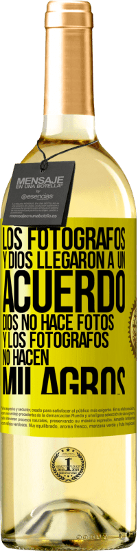 Envío gratis | Vino Blanco Edición WHITE Los fotógrafos y Dios llegaron a un acuerdo. Dios no hace fotos y los fotógrafos no hacen milagros Etiqueta Amarilla. Etiqueta personalizable Vino joven Cosecha 2023 Verdejo