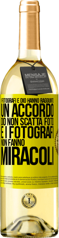 Spedizione Gratuita | Vino bianco Edizione WHITE I fotografi e Dio hanno raggiunto un accordo. Dio non scatta foto e i fotografi non fanno miracoli Etichetta Gialla. Etichetta personalizzabile Vino giovane Raccogliere 2023 Verdejo