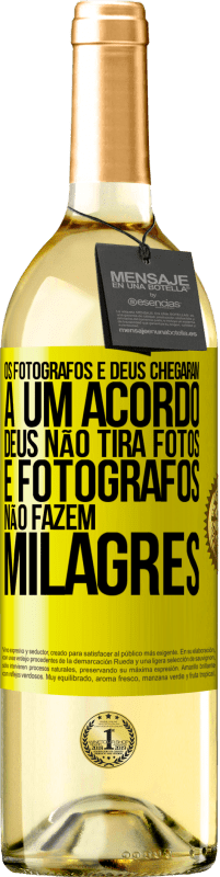 Envio grátis | Vinho branco Edição WHITE Os fotógrafos e Deus chegaram a um acordo. Deus não tira fotos e fotógrafos não fazem milagres Etiqueta Amarela. Etiqueta personalizável Vinho jovem Colheita 2023 Verdejo