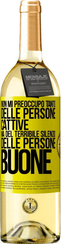 29,95 € Spedizione Gratuita | Vino bianco Edizione WHITE Non mi preoccupo tanto delle persone cattive, ma del terribile silenzio delle persone buone Etichetta Gialla. Etichetta personalizzabile Vino giovane Raccogliere 2025 Verdejo