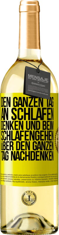 Kostenloser Versand | Weißwein WHITE Ausgabe Den ganzen Tag an schlafen denken und beim Schlafengehen über den ganzen Tag nachdenken Gelbes Etikett. Anpassbares Etikett Junger Wein Ernte 2023 Verdejo