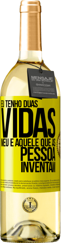 Envio grátis | Vinho branco Edição WHITE Eu tenho duas vidas. Meu e aquele que as pessoas inventam Etiqueta Amarela. Etiqueta personalizável Vinho jovem Colheita 2023 Verdejo