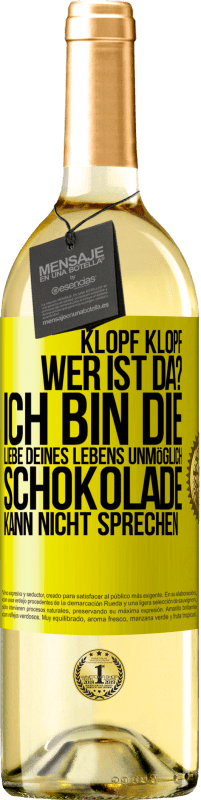 29,95 € Kostenloser Versand | Weißwein WHITE Ausgabe Klopf klopf. Wer ist da? Ich bin die Liebe deines Lebens. Unmöglich, Schokolade kann nicht sprechen Gelbes Etikett. Anpassbares Etikett Junger Wein Ernte 2024 Verdejo