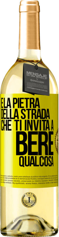 Spedizione Gratuita | Vino bianco Edizione WHITE E la pietra della strada che ti invita a bere qualcosa Etichetta Gialla. Etichetta personalizzabile Vino giovane Raccogliere 2023 Verdejo