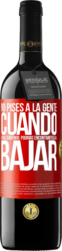 39,95 € | Vino Tinto Edición RED MBE Reserva No pises a la gente cuando vayas subiendo, podrías encontrártela al bajar Etiqueta Roja. Etiqueta personalizable Reserva 12 Meses Cosecha 2015 Tempranillo