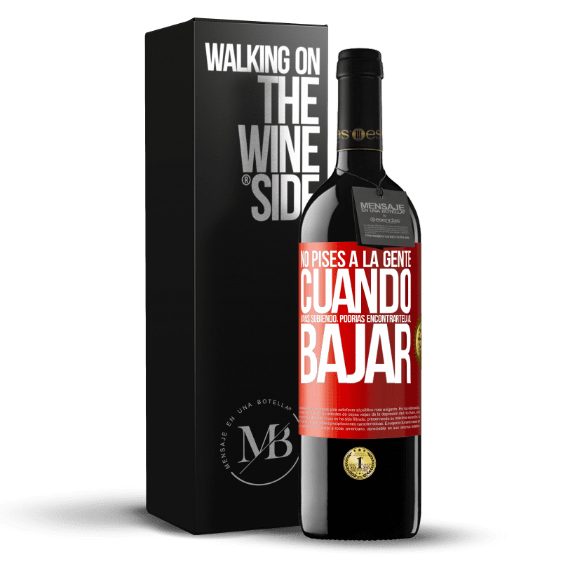 29,95 € Envoi gratuit | Vin rouge Édition RED Crianza 6 Mois Ne marchez pas sur les gens quand vous montez, vous pourriez le trouver quand vous descendez Étiquette Rouge. Étiquette personnalisable Vieillissement en fûts de chêne 6 Mois Récolte 2020 Tempranillo