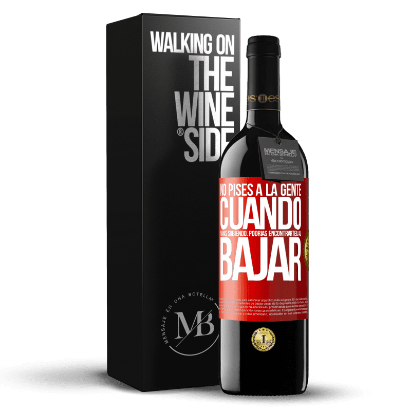 39,95 € Envío gratis | Vino Tinto Edición RED MBE Reserva No pises a la gente cuando vayas subiendo, podrías encontrártela al bajar Etiqueta Roja. Etiqueta personalizable Reserva 12 Meses Cosecha 2015 Tempranillo