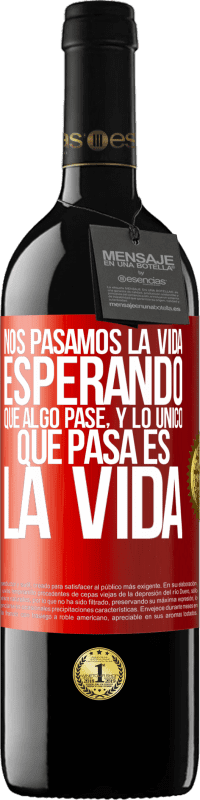 39,95 € | Vino Tinto Edición RED MBE Reserva Nos pasamos la vida esperando que algo pase, y lo único que pasa es la vida Etiqueta Roja. Etiqueta personalizable Reserva 12 Meses Cosecha 2015 Tempranillo