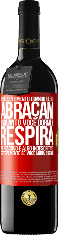 39,95 € | Vinho tinto Edição RED MBE Reserva Esse sentimento quando eles o abraçam enquanto você dorme e respira no pescoço, é algo indescritível. Especialmente se você Etiqueta Vermelha. Etiqueta personalizável Reserva 12 Meses Colheita 2015 Tempranillo