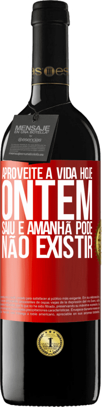 39,95 € | Vinho tinto Edição RED MBE Reserva Aproveite a vida hoje ontem saiu e amanhã pode não existir Etiqueta Vermelha. Etiqueta personalizável Reserva 12 Meses Colheita 2015 Tempranillo