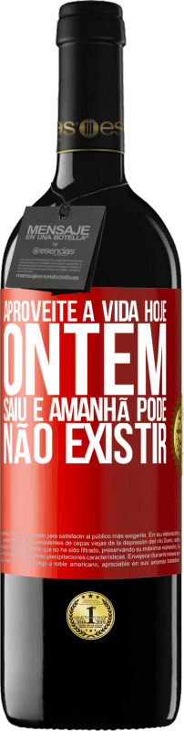 39,95 € | Vinho tinto Edição RED MBE Reserva Aproveite a vida hoje ontem saiu e amanhã pode não existir Etiqueta Vermelha. Etiqueta personalizável Reserva 12 Meses Colheita 2016 Tempranillo