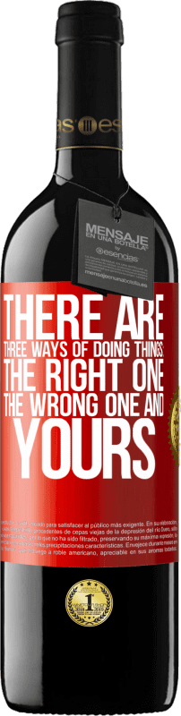 39,95 € | Красное вино Издание RED MBE Бронировать Есть три способа сделать что-то: правильный, неправильный и твой Красная метка. Настраиваемая этикетка Бронировать 12 Месяцы Урожай 2014 Tempranillo