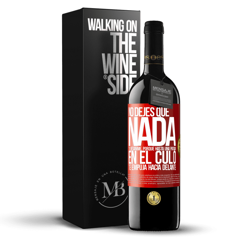 39,95 € Envío gratis | Vino Tinto Edición RED MBE Reserva No dejes que nada te desanime, porque hasta una patada en el culo te empuja hacia delante Etiqueta Roja. Etiqueta personalizable Reserva 12 Meses Cosecha 2016 Tempranillo