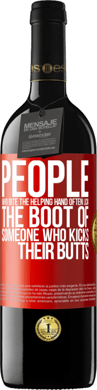 39,95 € | 赤ワイン REDエディション MBE 予約する 救いの手をかむ人は、多くの場合、尻を蹴る人のブーツをなめます 赤いタグ. カスタマイズ可能なラベル 予約する 12 月 収穫 2014 Tempranillo