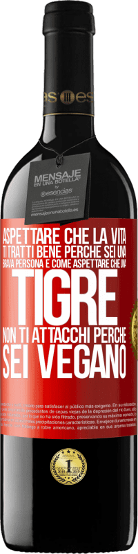 39,95 € | Vino rosso Edizione RED MBE Riserva Aspettare che la vita ti tratti bene perché sei una brava persona è come aspettare che una tigre non ti attacchi perché sei Etichetta Rossa. Etichetta personalizzabile Riserva 12 Mesi Raccogliere 2015 Tempranillo