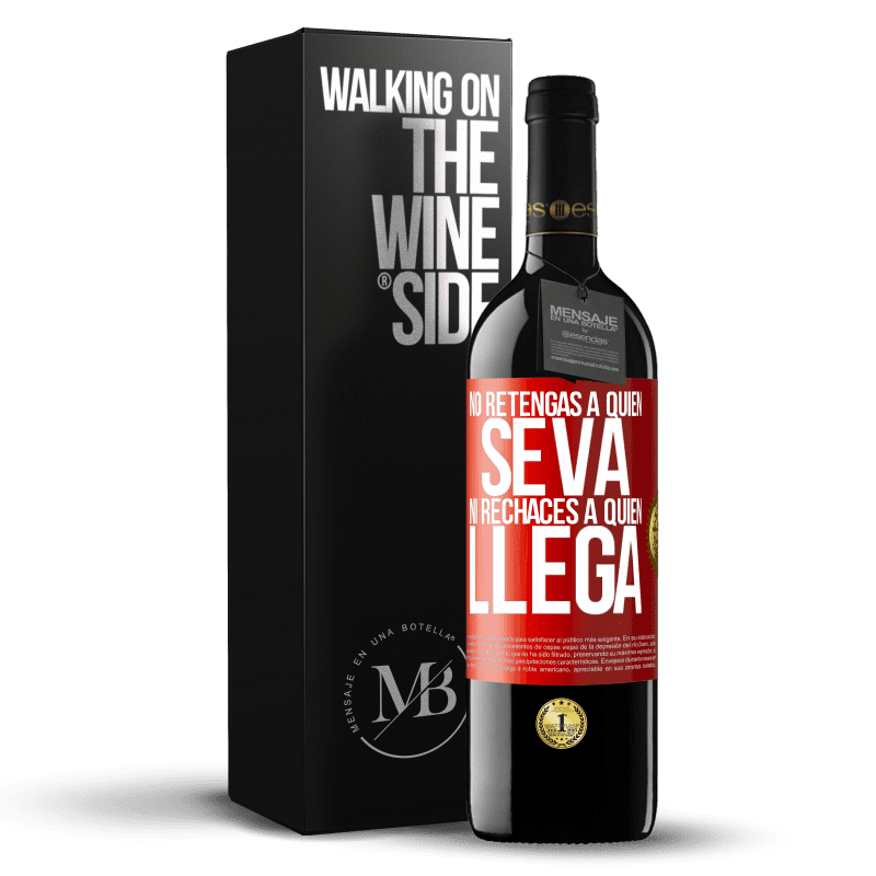 39,95 € Envío gratis | Vino Tinto Edición RED MBE Reserva No retengas a quien se va, ni rechaces a quien llega Etiqueta Roja. Etiqueta personalizable Reserva 12 Meses Cosecha 2015 Tempranillo