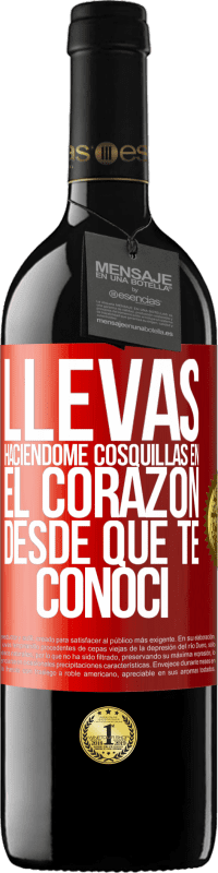 39,95 € Envío gratis | Vino Tinto Edición RED MBE Reserva Llevas haciéndome cosquillas en el corazón desde que te conocí Etiqueta Roja. Etiqueta personalizable Reserva 12 Meses Cosecha 2016 Tempranillo