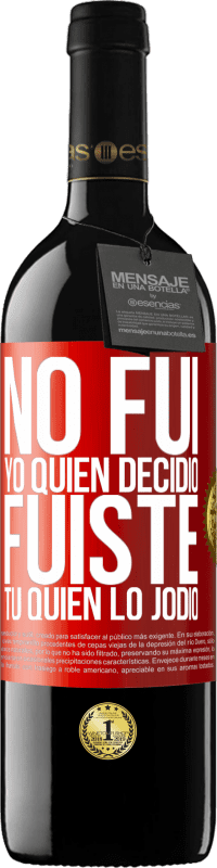 39,95 € Envío gratis | Vino Tinto Edición RED MBE Reserva No fui yo quien decidió, fuiste tú quien lo jodió Etiqueta Roja. Etiqueta personalizable Reserva 12 Meses Cosecha 2016 Tempranillo