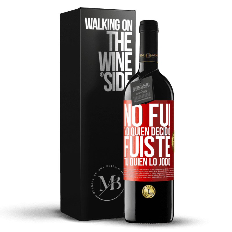 39,95 € Envío gratis | Vino Tinto Edición RED MBE Reserva No fui yo quien decidió, fuiste tú quien lo jodió Etiqueta Roja. Etiqueta personalizable Reserva 12 Meses Cosecha 2015 Tempranillo