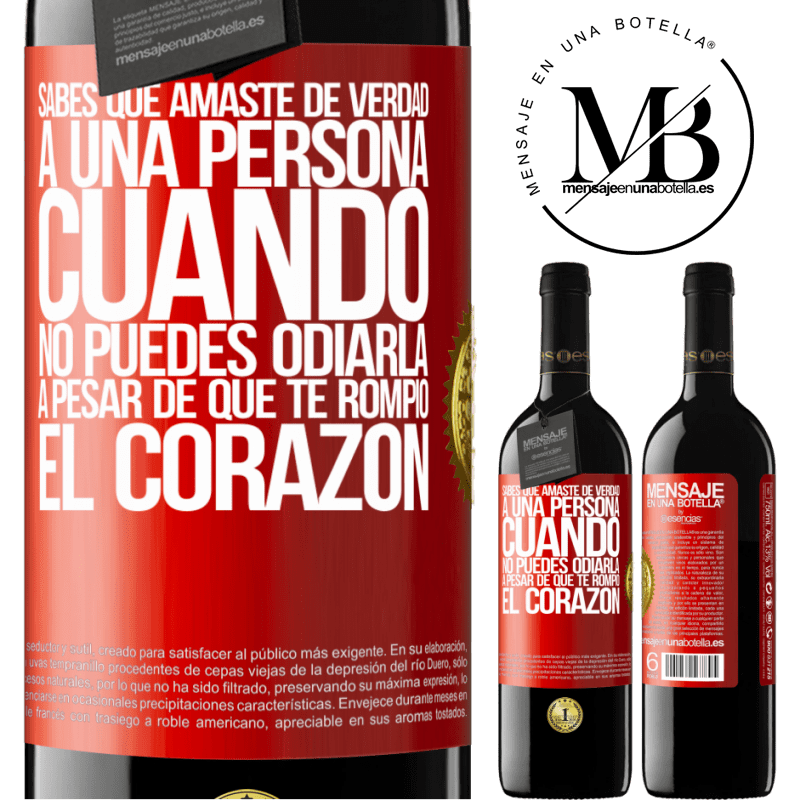 39,95 € Envío gratis | Vino Tinto Edición RED MBE Reserva Sabes que amaste de verdad a una persona cuando no puedes odiarla a pesar de que te rompió el corazón Etiqueta Roja. Etiqueta personalizable Reserva 12 Meses Cosecha 2015 Tempranillo
