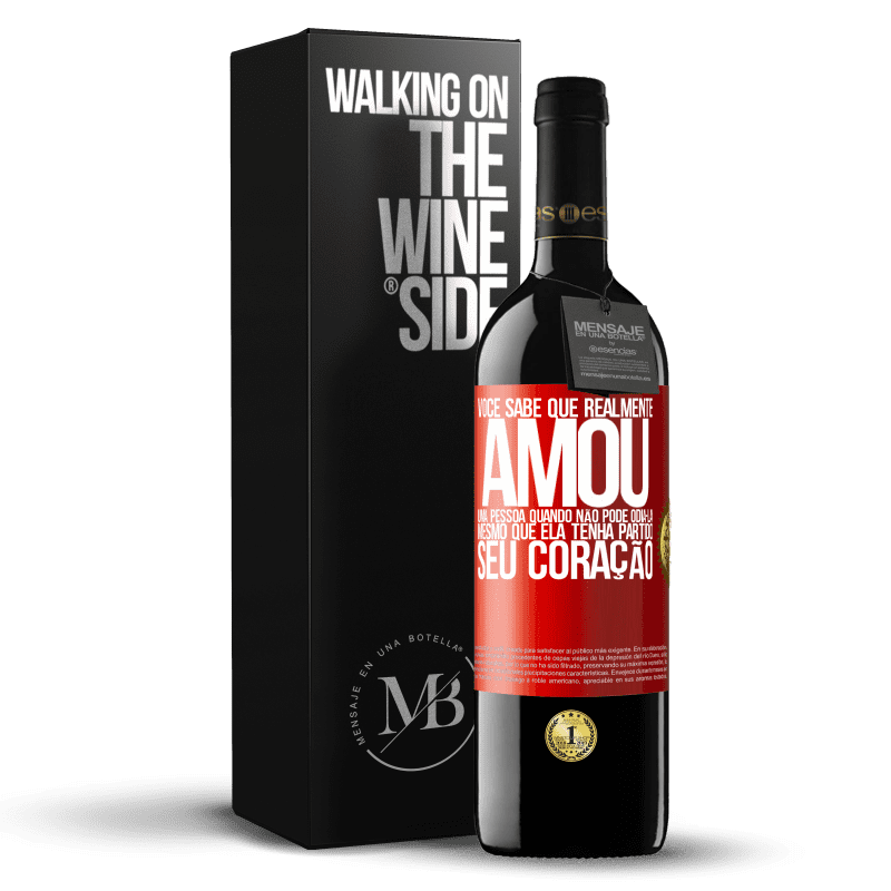 39,95 € Envio grátis | Vinho tinto Edição RED MBE Reserva Você sabe que realmente amou uma pessoa quando não pode odiá-la, mesmo que ela tenha partido seu coração Etiqueta Vermelha. Etiqueta personalizável Reserva 12 Meses Colheita 2016 Tempranillo