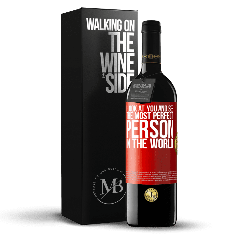 24,95 € Free Shipping | Red Wine RED Edition Crianza 6 Months I look at you and see the most perfect person in the world Red Label. Customizable label Aging in oak barrels 6 Months Harvest 2019 Tempranillo