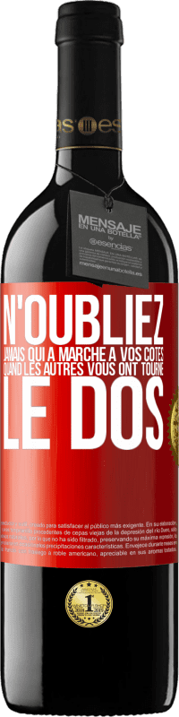 39,95 € | Vin rouge Édition RED MBE Réserve N'oubliez jamais qui a marché à vos côtés quand les autres vous ont tourné le dos Étiquette Rouge. Étiquette personnalisable Réserve 12 Mois Récolte 2015 Tempranillo