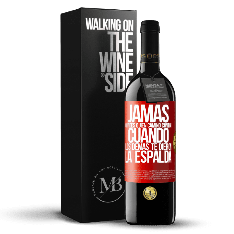 39,95 € Envío gratis | Vino Tinto Edición RED MBE Reserva Jamás olvides quién caminó contigo cuando los demás te dieron la espalda Etiqueta Roja. Etiqueta personalizable Reserva 12 Meses Cosecha 2015 Tempranillo