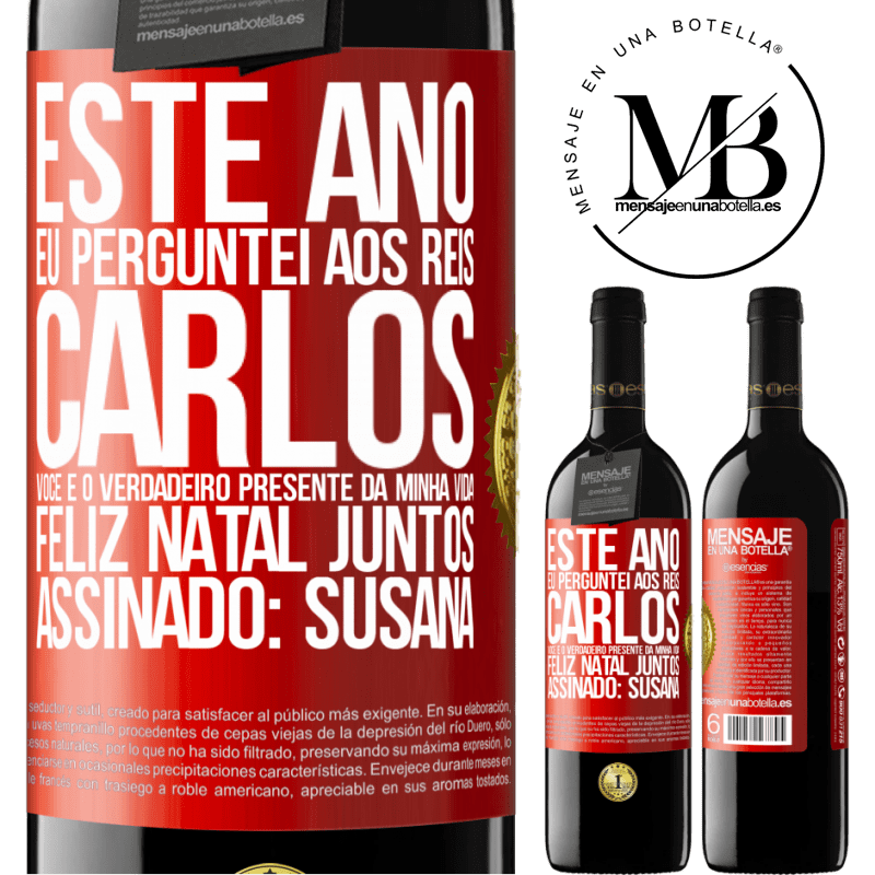 39,95 € Envio grátis | Vinho tinto Edição RED MBE Reserva Este ano eu perguntei aos reis. Carlos, você é o verdadeiro presente da minha vida. Feliz Natal juntos. Assinado: Susana Etiqueta Vermelha. Etiqueta personalizável Reserva 12 Meses Colheita 2015 Tempranillo