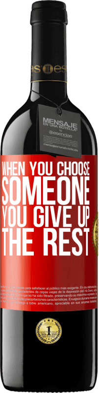 39,95 € | 赤ワイン REDエディション MBE 予約する あなたが誰かを選ぶとき、あなたは残りをあきらめます 赤いタグ. カスタマイズ可能なラベル 予約する 12 月 収穫 2014 Tempranillo