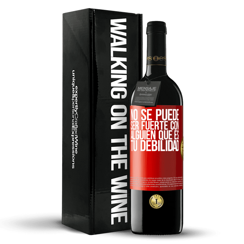 29,95 € Envoi gratuit | Vin rouge Édition RED Crianza 6 Mois Vous ne pouvez pas être fort avec quelqu'un qui est votre faiblesse Étiquette Rouge. Étiquette personnalisable Vieillissement en fûts de chêne 6 Mois Récolte 2020 Tempranillo