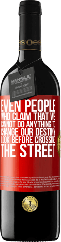 «Даже люди, которые утверждают, что мы ничего не можем сделать, чтобы изменить нашу судьбу, посмотрите, прежде чем перейти» Издание RED MBE Бронировать