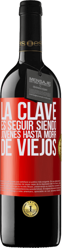 39,95 € Envío gratis | Vino Tinto Edición RED MBE Reserva La clave es seguir siendo jóvenes hasta morir de viejos Etiqueta Roja. Etiqueta personalizable Reserva 12 Meses Cosecha 2015 Tempranillo