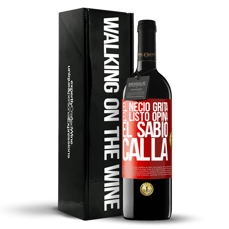 29,95 € Envoi gratuit | Vin rouge Édition RED Crianza 6 Mois Le fou crie, l'intelligent pense, le sage est silencieux Étiquette Rouge. Étiquette personnalisable Vieillissement en fûts de chêne 6 Mois Récolte 2020 Tempranillo
