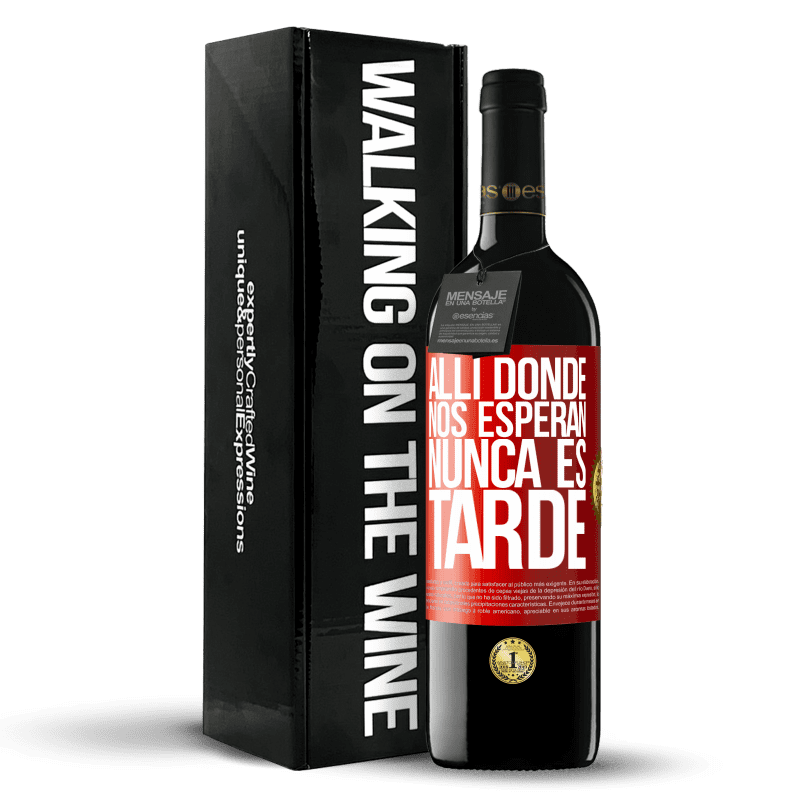 29,95 € Envío gratis | Vino Tinto Edición RED Crianza 6 Meses Allí donde nos esperan, nunca es tarde Etiqueta Roja. Etiqueta personalizable Crianza en barrica de roble 6 Meses Cosecha 2020 Tempranillo