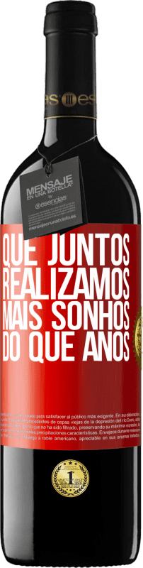 39,95 € | Vinho tinto Edição RED MBE Reserva Que juntos realizamos mais sonhos do que anos Etiqueta Vermelha. Etiqueta personalizável Reserva 12 Meses Colheita 2015 Tempranillo