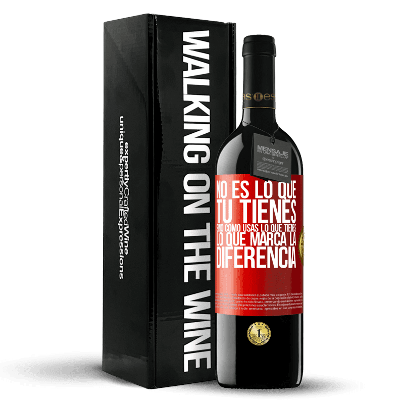 39,95 € Envío gratis | Vino Tinto Edición RED MBE Reserva No es lo que tú tienes, sino cómo usas lo que tienes, lo que marca la diferencia Etiqueta Roja. Etiqueta personalizable Reserva 12 Meses Cosecha 2015 Tempranillo