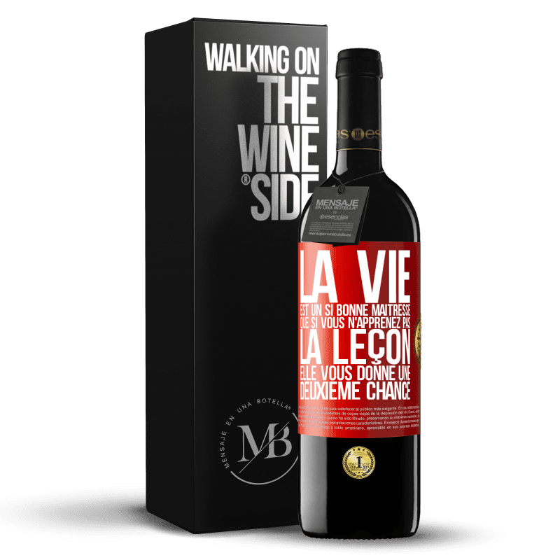 39,95 € Envoi gratuit | Vin rouge Édition RED MBE Réserve La vie est un si bonne maîtresse que si vous n'apprenez pas la leçon, elle vous donne une deuxième chance Étiquette Rouge. Étiquette personnalisable Réserve 12 Mois Récolte 2015 Tempranillo