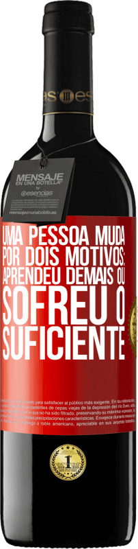 39,95 € Envio grátis | Vinho tinto Edição RED MBE Reserva Uma pessoa muda por dois motivos: aprendeu demais ou sofreu o suficiente Etiqueta Vermelha. Etiqueta personalizável Reserva 12 Meses Colheita 2014 Tempranillo