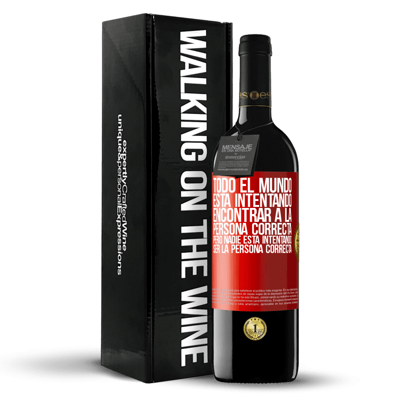 29,95 € Envío gratis | Vino Tinto Edición RED Crianza 6 Meses Todo el mundo está intentando encontrar a la persona correcta. Pero nadie está intentando ser la persona correcta Etiqueta Roja. Etiqueta personalizable Crianza en barrica de roble 6 Meses Cosecha 2020 Tempranillo